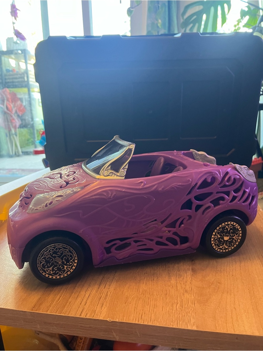 Monster High Car Scaris City of Frights Purple Convertible Mattel 2012